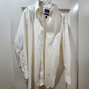 Off White men's dress shirt. Stafford smart tech. XL 17-17 1/2, 32/33 sleeve